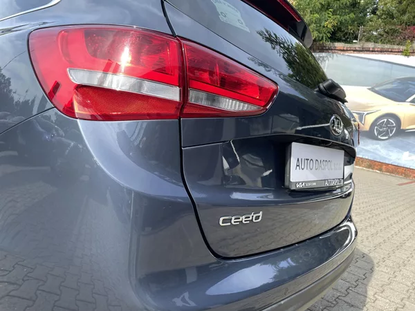 Kia Ceed SW 1,6 GDi TOP - foto 19