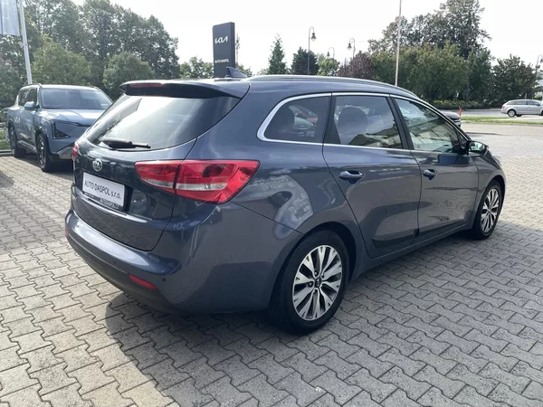 Kia Ceed 1,6 Gdi TOP - foto 3