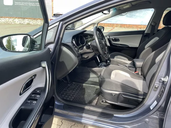 Kia Ceed SW 1,6 GDi TOP - foto 9
