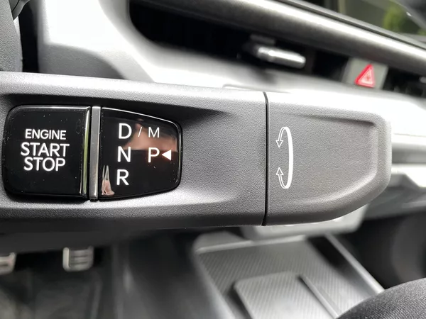 Kia Seltos HEV 4x4 6DCT X-LINE Comfort - foto 8