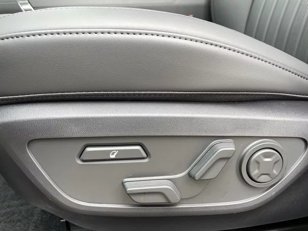 Kia Seltos HEV 4x4 6DCT X-LINE Comfort - foto 9