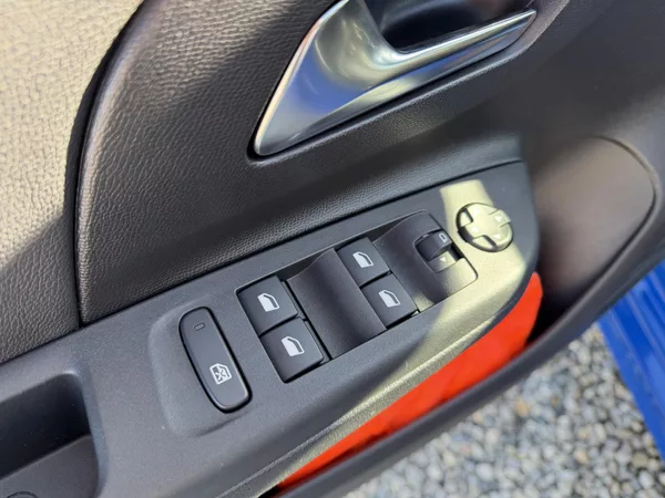 Opel Corsa 1,2T/74kW - Elegance - foto 10