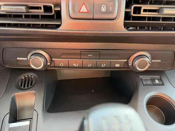 Peugeot Partner 1,5 BlueHDi/75kW L1 - foto 23