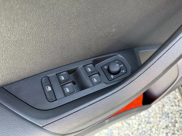 Škoda Karoq 2,0 TSi/140kW 4x4 DSG Sportlin - foto 10