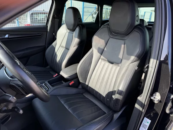 Škoda Karoq 2,0 TSi/140kW 4x4 DSG Sportlin - foto 14