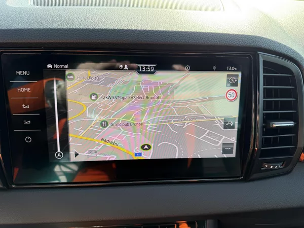 Škoda Karoq 2,0 TSi/140kW 4x4 DSG Sportlin - foto 27