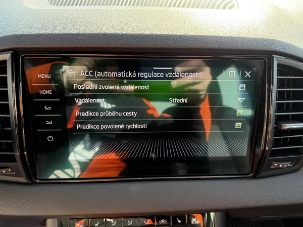 Škoda Karoq 2,0 TSi/140kW 4x4 DSG Sportlin - foto 31