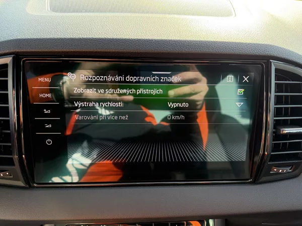 Škoda Karoq 2,0 TSi/140kW 4x4 DSG Sportlin - foto 33