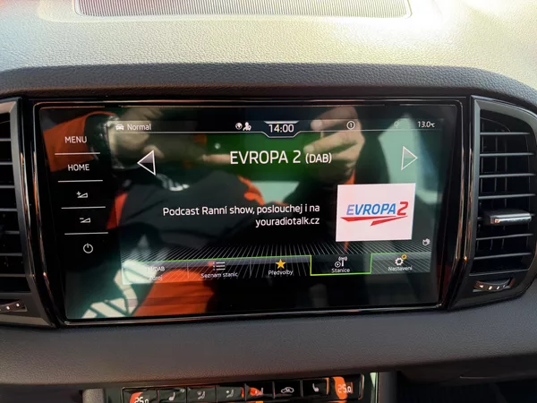 Škoda Karoq 2,0 TSi/140kW 4x4 DSG Sportlin - foto 35