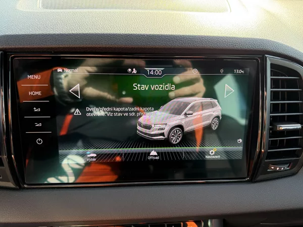 Škoda Karoq 2,0 TSi/140kW 4x4 DSG Sportlin - foto 37