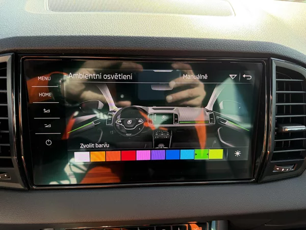 Škoda Karoq 2,0 TSi/140kW 4x4 DSG Sportlin - foto 39