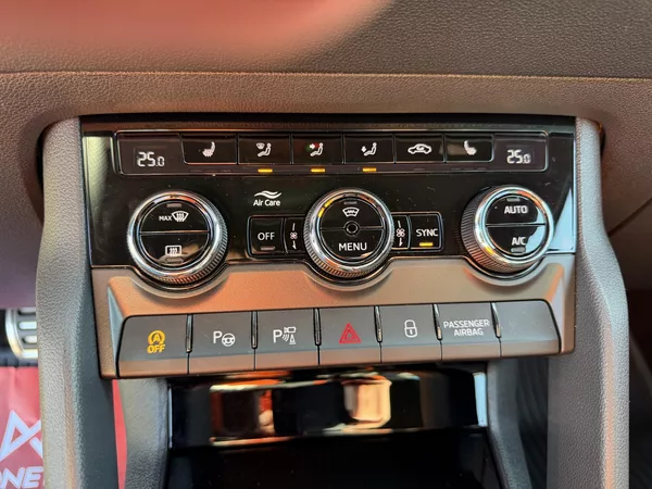 Škoda Karoq 2,0 TSi/140kW 4x4 DSG Sportlin - foto 50