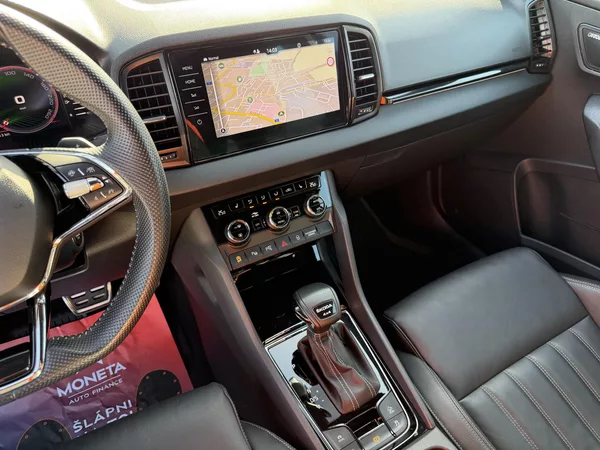 Škoda Karoq 2,0 TSi/140kW 4x4 DSG Sportlin - foto 52
