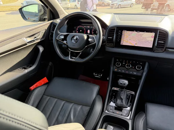 Škoda Karoq 2,0 TSi/140kW 4x4 DSG Sportlin - foto 56