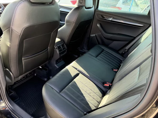 Škoda Karoq 2,0 TSi/140kW 4x4 DSG Sportlin - foto 60