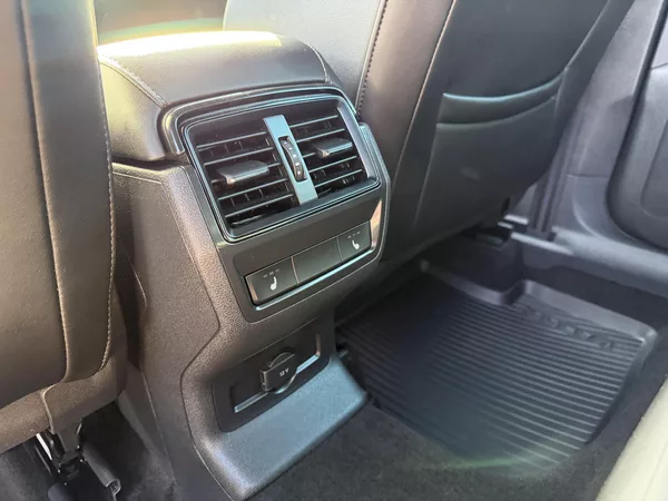 Škoda Karoq 2,0 TSi/140kW 4x4 DSG Sportlin - foto 61