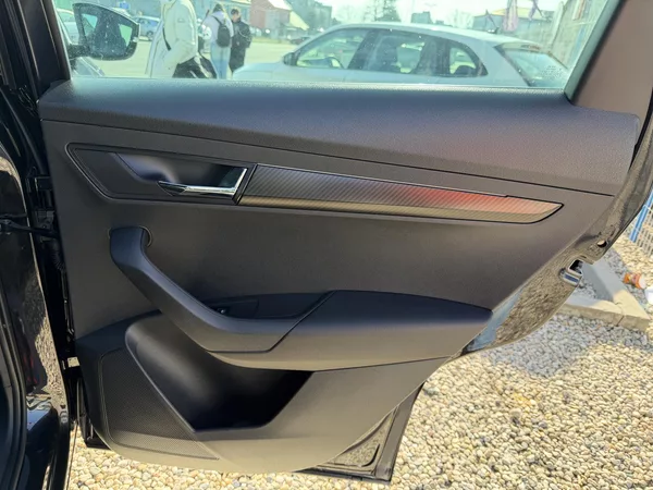 Škoda Karoq 2,0 TSi/140kW 4x4 DSG Sportlin - foto 62