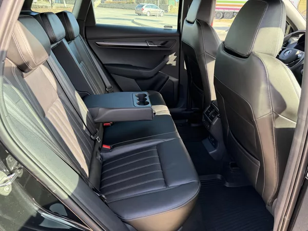 Škoda Karoq 2,0 TSi/140kW 4x4 DSG Sportlin - foto 63