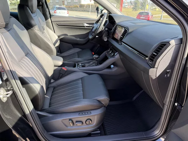 Škoda Karoq 2,0 TSi/140kW 4x4 DSG Sportlin - foto 67