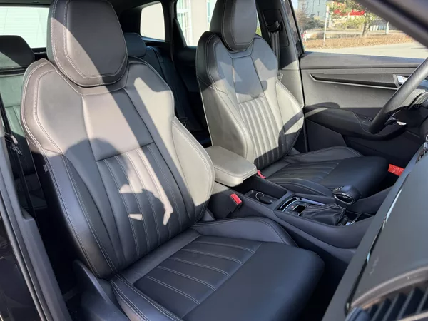 Škoda Karoq 2,0 TSi/140kW 4x4 DSG Sportlin - foto 68