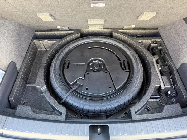 Škoda Karoq 2,0 TSi/140kW 4x4 DSG Sportlin - foto 73
