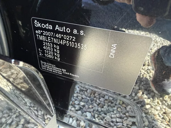 Škoda Karoq 2,0 TSi/140kW 4x4 DSG Sportlin - foto 75