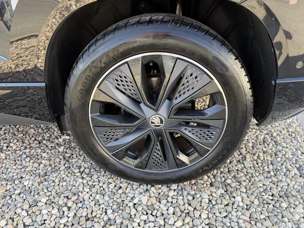 Škoda Karoq 2,0 TSi/140kW 4x4 DSG Sportlin - foto 76