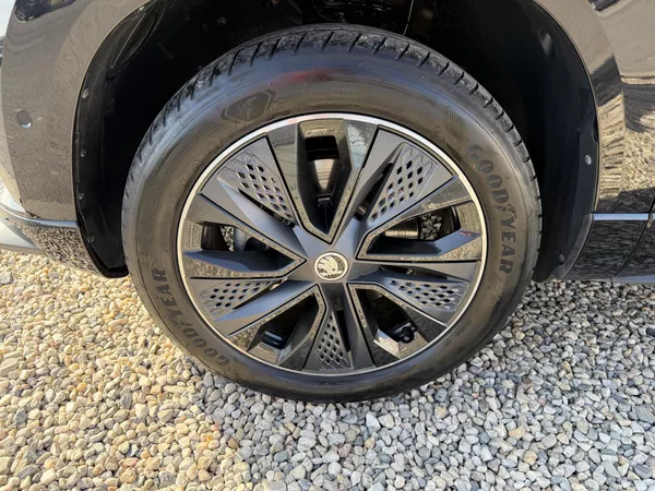 Škoda Karoq 2,0 TSi/140kW 4x4 DSG Sportlin - foto 77