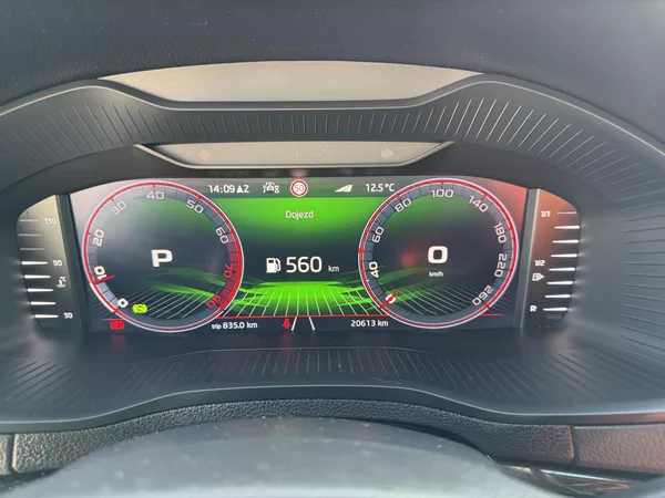 Škoda Karoq 2,0 TSi/140kW 4x4 DSG Sportlin - foto 86