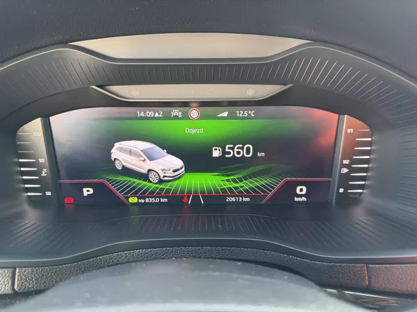 Škoda Karoq 2,0 TSi/140kW 4x4 DSG Sportlin - foto 87