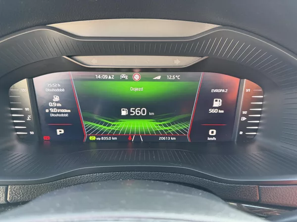 Škoda Karoq 2,0 TSi/140kW 4x4 DSG Sportlin - foto 88