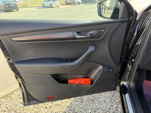 Škoda Karoq 2,0 TSi/140kW 4x4 DSG Sportlin - foto 9