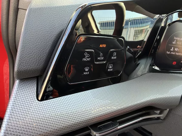 Volkswagen Golf TSi/110kW - STYLE,Webasto,H&K - foto 18