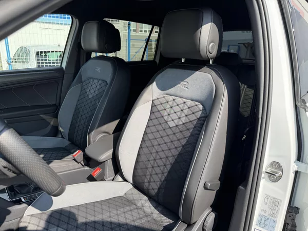 Volkswagen Tiguan R-Line 2,0 TSi/180kW 4x4 DSG - foto 14