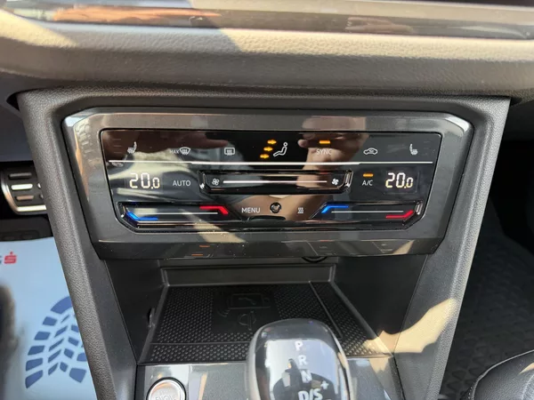 Volkswagen Tiguan R-Line 2,0 TSi/180kW 4x4 DSG - foto 54