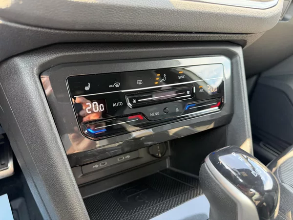 Volkswagen Tiguan R-Line 2,0 TSi/180kW 4x4 DSG - foto 55