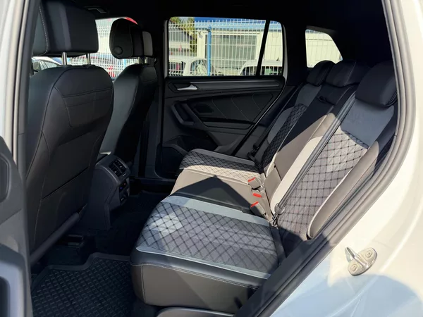 Volkswagen Tiguan R-Line 2,0 TSi/180kW 4x4 DSG - foto 64