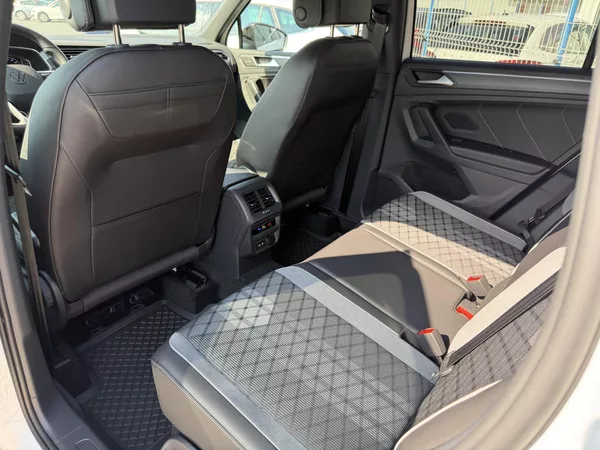 Volkswagen Tiguan R-Line 2,0 TSi/180kW 4x4 DSG - foto 65
