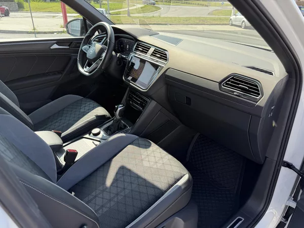 Volkswagen Tiguan R-Line 2,0 TSi/180kW 4x4 DSG - foto 74
