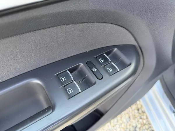 Volkswagen Touran 1,6 TDi/77kW - Webasto,TZ,... - foto 10