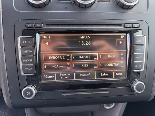 Volkswagen Touran 1,6 TDi/77kW - Webasto,TZ,... - foto 23