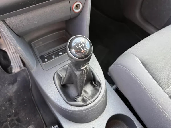 Volkswagen Touran 1,6 TDi/77kW - Webasto,TZ,... - foto 27