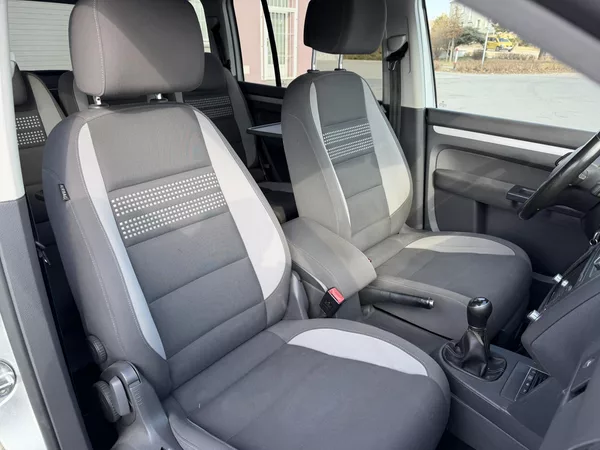 Volkswagen Touran 1,6 TDi/77kW - Webasto,TZ,... - foto 42