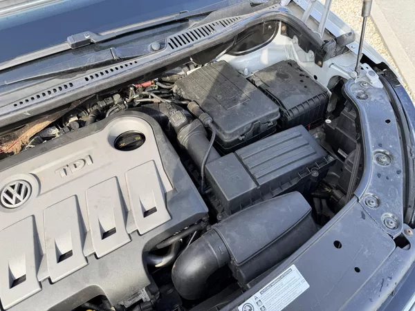 Volkswagen Touran 1,6 TDi/77kW - Webasto,TZ,... - foto 50
