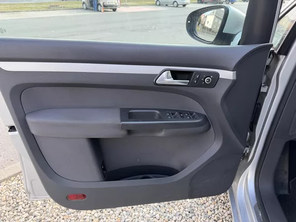 Volkswagen Touran 1,6 TDi/77kW - Webasto,TZ,... - foto 9