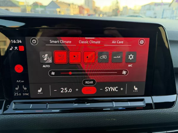 Volkswagen Golf GTD 2,0 TDi/147kW - DSG,Matrix - foto 39
