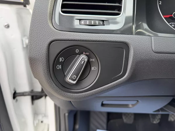Volkswagen Golf Combi VII 1,6 TDi/85kW - foto 19