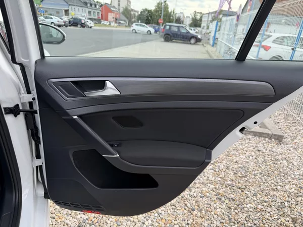 Volkswagen Golf Combi VII 1,6 TDi/85kW - foto 44
