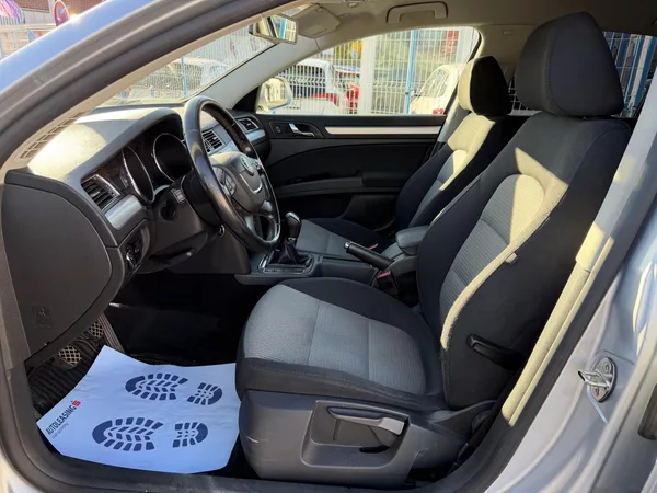 Škoda Superb II 2,0 TDi/103kW - Klima,ESP,. - foto 11