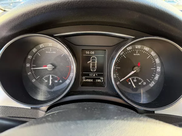 Škoda Superb II 2,0 TDi/103kW - Klima,ESP,. - foto 15